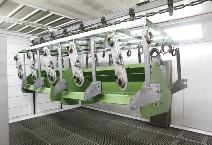Flüssige Beschichtungslinie Lackierbeschichtungssystem Sprühbeschichtungslinie Automatische Lackieranlage Lackierkabine Aushärtungsofen Lackauftrag Trocknungssystem für Lack Beschichtungstechnologie Pulverbeschichtung vs. Flüssigbeschichtung Elektrostatische Beschichtung Lackierfertigung Industrielle Beschichtungssysteme Automatisiertes Lackieren Beschichtungsprozess Hochleistungs-Lackieranlage Oberflächenvorbereitung Lackmischsystem Industrielle Sprühkabine Lackiersystem