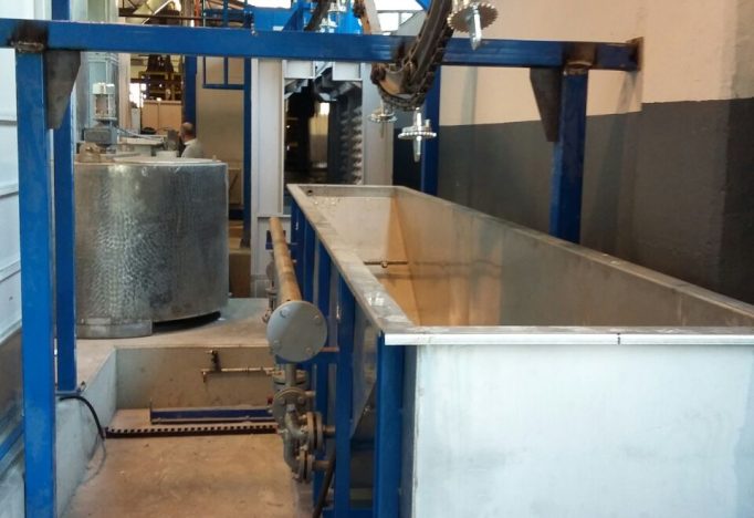 Flüssige Beschichtungslinie Lackierbeschichtungssystem Sprühbeschichtungslinie Automatische Lackieranlage Lackierkabine Aushärtungsofen Lackauftrag Trocknungssystem für Lack Beschichtungstechnologie Pulverbeschichtung vs. Flüssigbeschichtung Elektrostatische Beschichtung Lackierfertigung Industrielle Beschichtungssysteme Automatisiertes Lackieren Beschichtungsprozess Hochleistungs-Lackieranlage Oberflächenvorbereitung Lackmischsystem Industrielle Sprühkabine Lackiersystem Liquid Coating Line Paint Coating System Spray Coating Line Automatic Paint Line Painting Booth Curing Oven Paint Application Paint Drying System Coating Technology Powder Coating vs. Liquid Coating Electrostatic Coating Paint Finishing Industrial Coating Systems Automated Painting Coating Process High-Performance Paint Line Surface Preparation Paint Mixing System Industrial Spray Booth Paint Spray System Ligne de Revêtement Liquide Système de Revêtement de Peinture Ligne de Peinture par Pulvérisation Ligne de Peinture Automatique Cabine de Peinture Four de Durcissement Application de Peinture Système de Séchage de Peinture Technologie de Revêtement Peinture en Poudre vs Peinture Liquide Revêtement Électrostatique Finition de Peinture Systèmes de Revêtement Industriel Peinture Automatisée Processus de Revêtement Ligne de Peinture Haute Performance Préparation de Surface Système de Mélange de Peinture Cabine de Pulvérisation Industrielle Système de Pulvérisation de Peinture خط الطلاء السائل نظام الطلاء بالدهان خط الطلاء بالرذاذ خط الطلاء الأوتوماتيكي كابينة الطلاء فرن المعالجة تطبيق الطلاء نظام تجفيف الطلاء تقنية الطلاء الطلاء بالمسحوق مقابل الطلاء السائل الطلاء الكهربائي تشطيب الطلاء أنظمة الطلاء الصناعية الطلاء الآلي عملية الطلاء خط الطلاء عالي الأداء تحضير السطح نظام خلط الطلاء كابينة الرش الصناعية نظام رش الطلاء Linie de vopsire lichidă Sistem de vopsire cu pulverizare Linie de vopsire automată Cabina de vopsire Cuptor de uscare Aplicare vopsea Sistem de uscare a vopselei Tehnologie de vopsire Pulverizare electrostatică Finisare vopsea Sisteme industriale de vopsire Vopsire automată Proces de vopsire Linie de vopsire performantă Pregătire suprafață Sistem de amestecare vopsea Cabina de pulverizare industrială Sistem de pulverizare vopsea Линия за течни покрития Система за нанасяне на боя чрез пръскане Автоматизирана линия за боядисване Бояджийска кабина Пещ за изсушаване Нанасяне на боя Система за сушене на боя Технология за покритие Електростатично покритие Завършване на боя Индустриални системи за покритие Автоматизирано боядисване Процес на покритие Линия за боядисване с висока производителност Подготовка на повърхността Система за смесване на боя Индустриална пръскачна кабина Система за пръскане на боя Flydende belægningslinie Malingsbelægningssystem Automatisk malerline Malerkabine Hærdningsovn Malingsapplikation Tørringssystem for maling Belægningsteknologi Elektrostatiske belægning Malingsafslutning Industrielle belægningssystemer Automatisk maleri Belægningsproces Højtydende malerlinje Overfladeforberedelse Malesystem Industriel sprøjtekabine Malingssprøjtesystem Línea de recubrimiento líquido Sistema de recubrimiento por pulverización Línea de pintura automática Cabina de pintura Horno de curado Aplicación de pintura Sistema de secado de pintura Tecnología de recubrimiento Recubrimiento electrostático Acabado de pintura Sistemas de recubrimiento industrial Pintura automatizada Proceso de recubrimiento Línea de pintura de alto rendimiento Preparación de superficies Sistema de mezcla de pintura Cabina de pulverización industrial Sistema de pulverización de pintura Линия жидкого покрытия Система покрытия краской Автоматическая покрасочная линия Покрасочная кабина Печь для отверждения Нанесение краски Система сушки краски Технология покрытия Электростатическое покрытие Завершающая покраска Промышленные системы покрытия Автоматическая покраска Процесс покрытия Высокопроизводительная покрасочная линия Подготовка поверхности Система смешивания краски Промышленная распыляющая кабина Система распыления краски Flytande beläggningslinje Målningsbeläggningssystem Automatisk målningslinje Målningskabin Härdugn Målningsapplikation Torksystem för målarfärg Beläggningsteknologi Elektrostatiskt beläggning Målningsavslutning Industriella beläggningssystem Automatisk målning Beläggningsprocess Högpresterande målningslinje Ytförberedelse Målningssystem Industriell sprutkabine Målningssprutssystem Riadok tekutého náteru Systém náteru striekaním Automatická lakovacia linka Lakovacia kabína Pece na vytvrdzovanie Aplikácia farby Systém sušenia farby Technológia povrchovej úpravy Elektrostatické nátery Povrchová úprava farby Priemyselné náterové systémy Automatické lakovanie Proces lakovania Vysokovýkonná lakovacia linka Príprava povrchu Systém miešania farby Priemyselná striekacia kabína Systém striekania farby Linija za tečno premazivanje Sistem za premazivanje farbom Automatska linija za lakiranje Kabina za lakiranje Peć za stvrdnjavanje Nanošenje boje Sistem za sušenje boje Tehnologija premazivanja Elektrostaticko premazivanje Završni premaz boje Industrijski sistemi za premazivanje Automatizovano lakiranje Proces premazivanja Linija za lakiranje visokih performansi Priprema površine Sistem za mešanje boje Industrijska kabina za prskanje Sistem za prskanje boje Linja e mbulimit të lëngët Sistemi i mbulimit me spërkatje Linja automatike e pikturës Kabina e pikturës Furra e ngurtësimit Aplikimi i bojës Sistemi i tharjes së bojës Teknologjia e mbulimit Mbulesa elektrostatike Përsosja e bojës Sistemet industriale të mbulimit Piktura automatike Procesi i mbulimit Linja e pikturës me performancë të lartë Përgatitja e sipërfaqes Sistemi i përzierjes së bojës Kabina industriale e spërkatjes Sistemi i spërkatjes së bojës